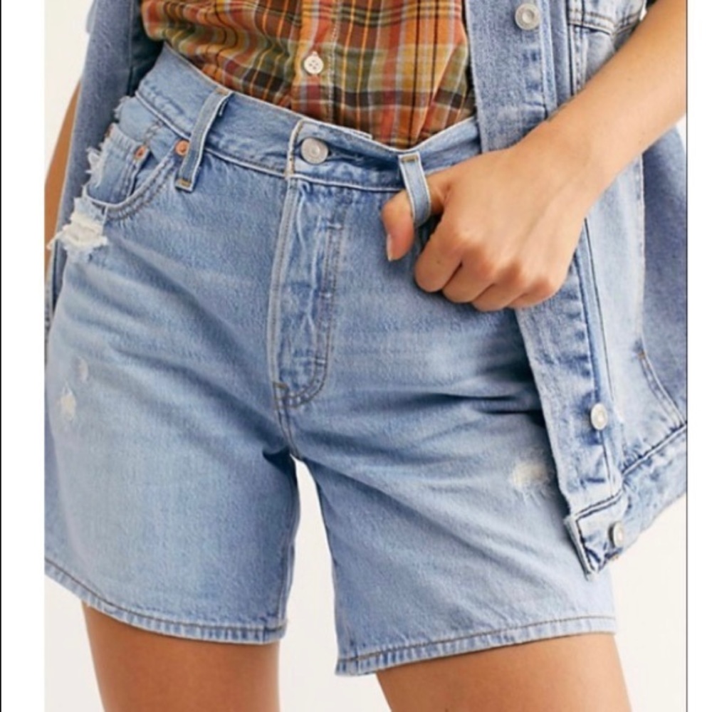 Levi’s 501 Mid-Thigh Shorts - Picture 2 of 6